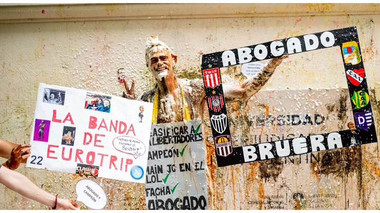 Lucas Bruera se recibió de abogado en la Universidad de La Plata.