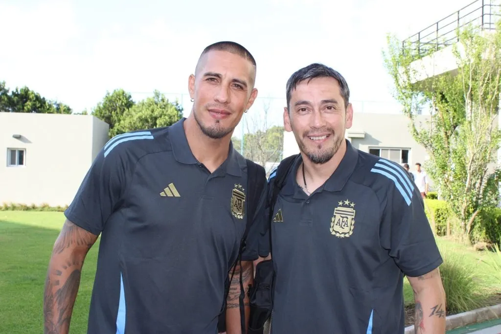 Con la ropa de la Selección, para el amistoso ante Estrellas de CONMEBOL: Foto IG.