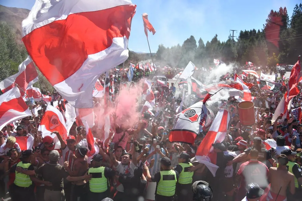 Locura por River en San Martín de los Andes. (Foto: @RiverPlate).