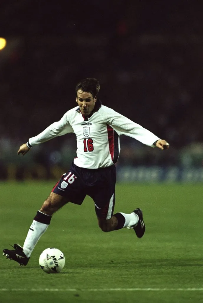 Paul Merson en 1998 con la casaca de Inglaterra. (Foto: Getty).