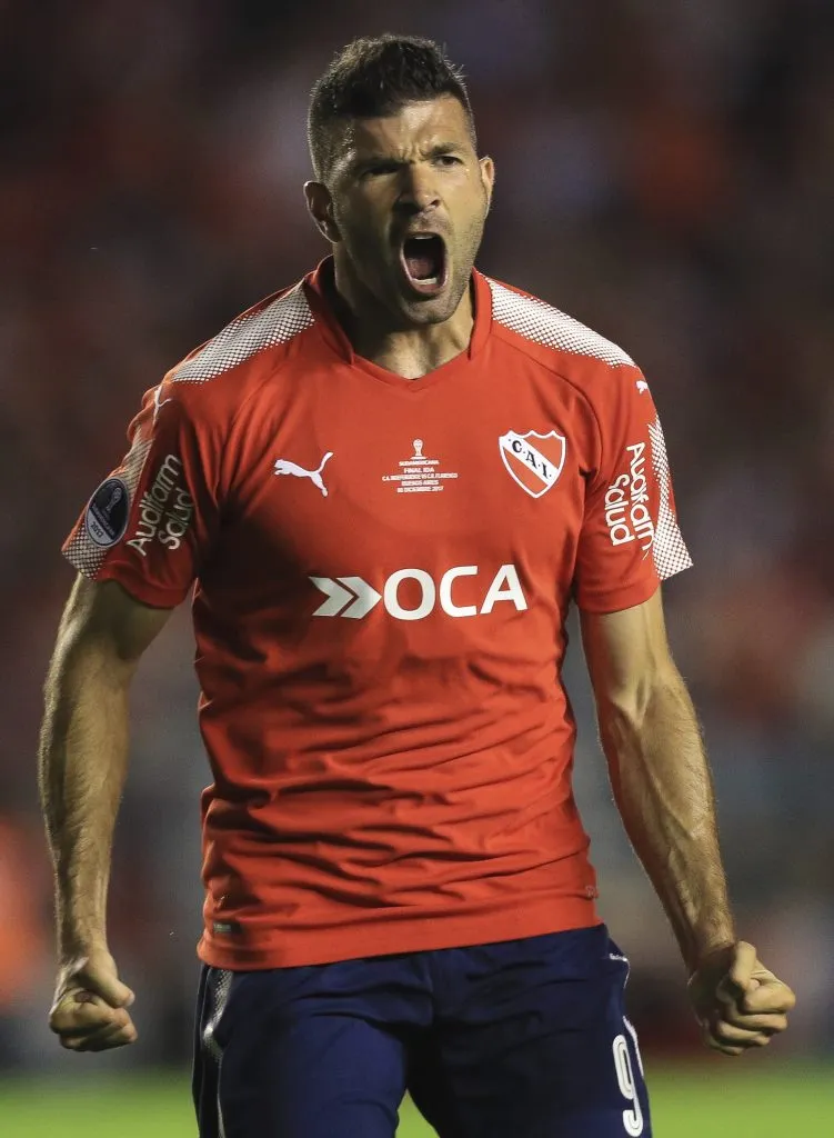 Emmanuel Gigliotti, ex delantero de Independiente, está cerca de volver a Colón. (Getty Images)