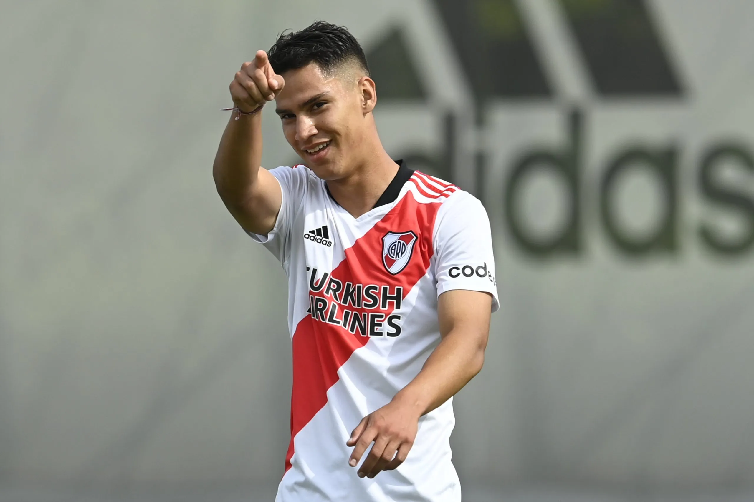 Londoño durante su época como goleador de inferiores en River (Prensa River).