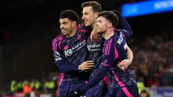 Los jugadores del Nottingham Forest, de gran temporada, festejan su séptima victoria consecutiva.