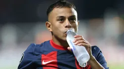 Perrito Barrios con la camiseta de San Lorenzo.