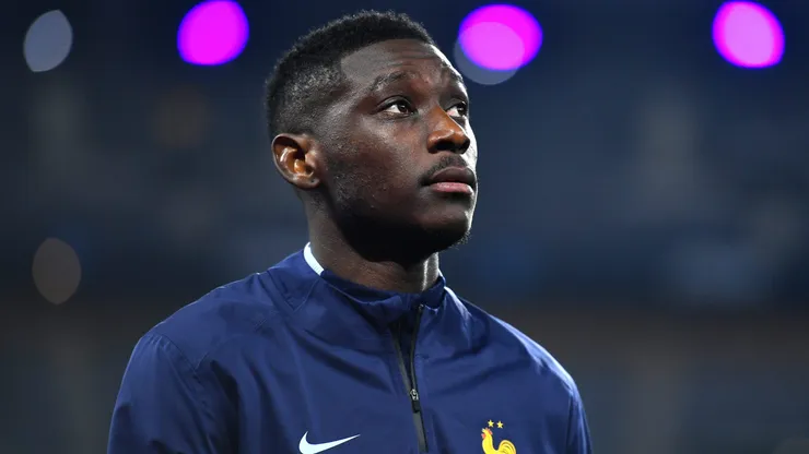 Juventus se debate entre Randal Kolo Muani y el ex Vélez Santiago Castro.
