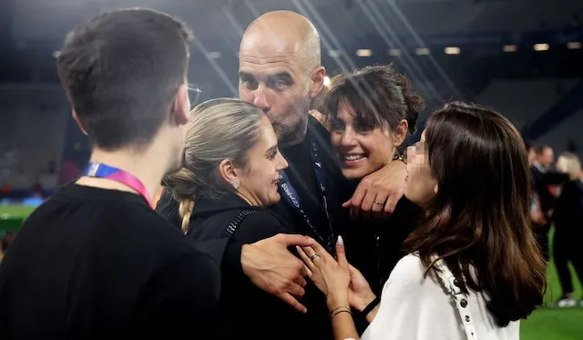 Guardiola y Cristina Serra tienen tres hijos.