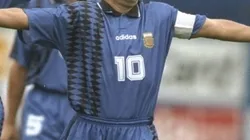 En Amazon se pueden comprar camisetas retro de la Selección Argentina.
