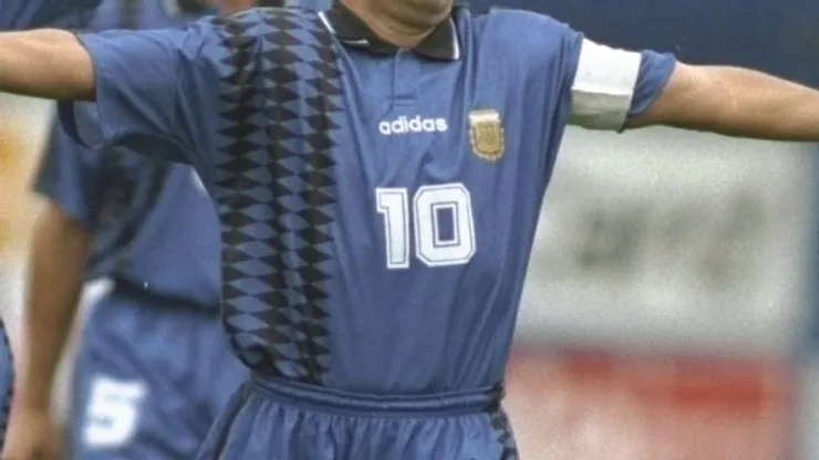 En Amazon se pueden comprar camisetas retro de la Selección Argentina.