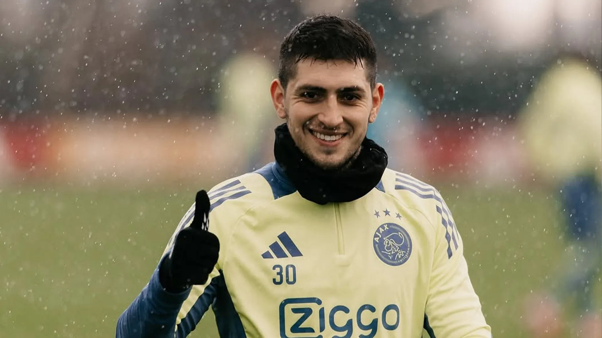 Gastón Ávila, defensor argentino durante su etapa en Ajax.