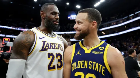 Ni de Stephen Curry ni de LeBron James: Esta en la remera más vendida de NBA en Amazon