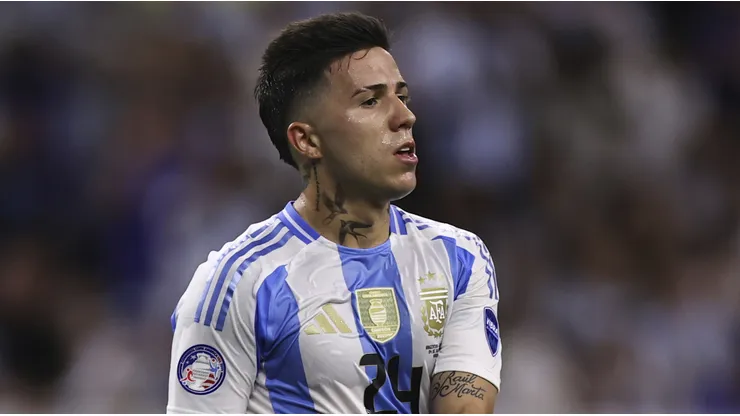 Exigen la suspensión de Enzo Fernández en FIFA y Conmebol