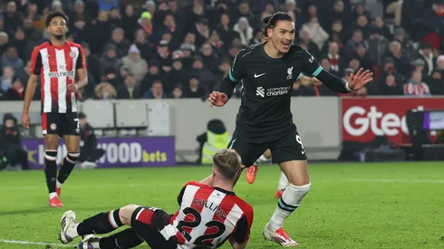 El festejo de Darwin Núñez tras su primer gol ante Brentford.
