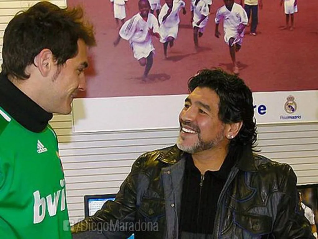 Casillas tuvo la oportunidad de conocer a Maradona.
