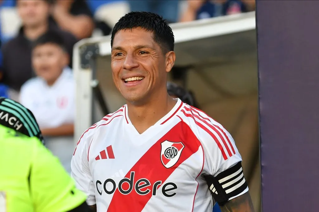 Ante la ausencia de Armani frente a la U de Chile, Enzo Pérez fue el capitán del equipo. (Foto: Prensa River).