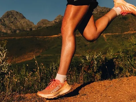 No dejes que el verano te pare: Las mejores zapatillas para correr en la arena, según especialistas