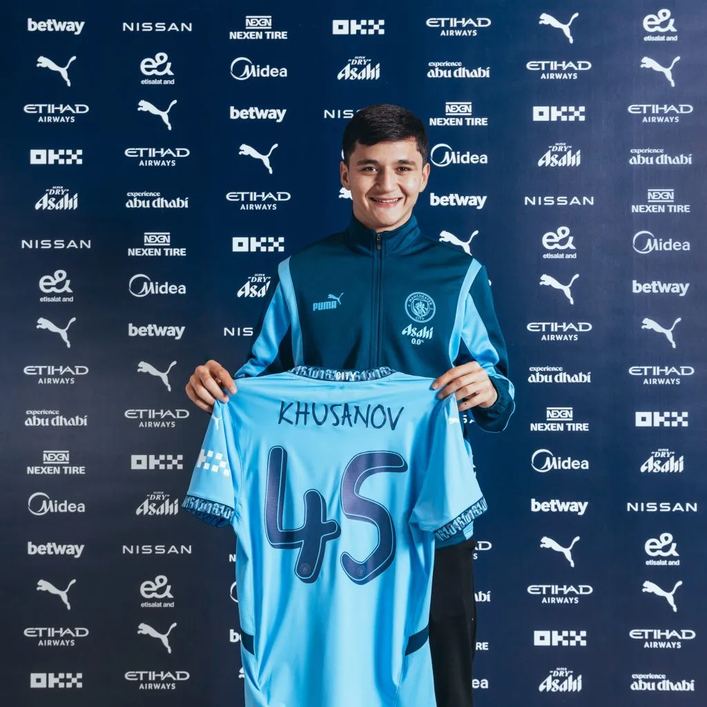 Manchester City pagó 40 millones de euros por el defensor uzbeko Abdukodir Khusanov.
