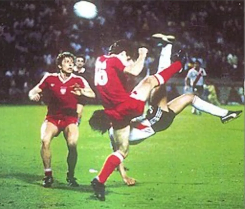 El histórico gol de chilena de Enzo Francescoli a Polonia. (X)