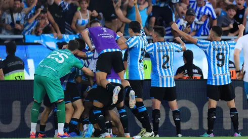 La Academia en pleno festejo tras el gol en la final de la Copa CONMEBOL Sudamericana contra Cruzeiro.