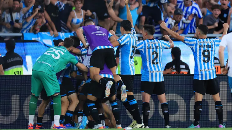 La Academia en pleno festejo tras el gol en la final de la Copa CONMEBOL Sudamericana contra Cruzeiro.