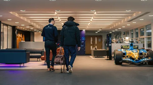 Colapinto ya se presentó en la fábrica de Alpine (Oficial Alpine).