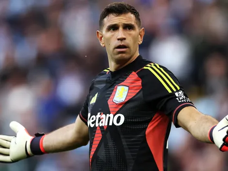 Dibu Martínez encendió las alarmas tras no salir al segundo tiempo en Aston Villa vs. Crystal Palace