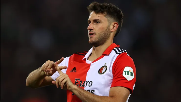 Santiago Giménez brilla en el Feyenoord.