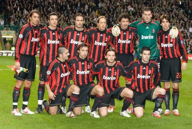 Yoann Gourcuff (abajo derecha) en uno de los mejores planteles de la historia.