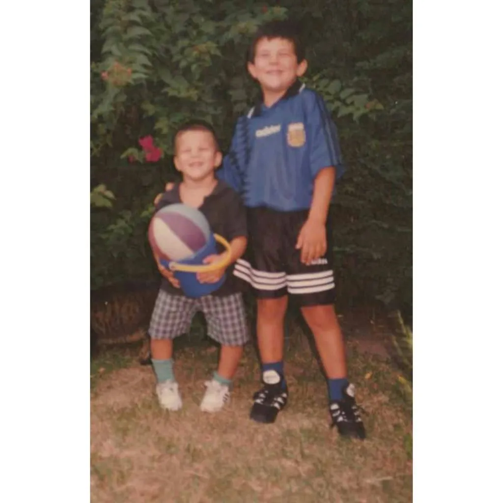 La foto que compartió Pato con sus “piernas chuecas”. Foto IG