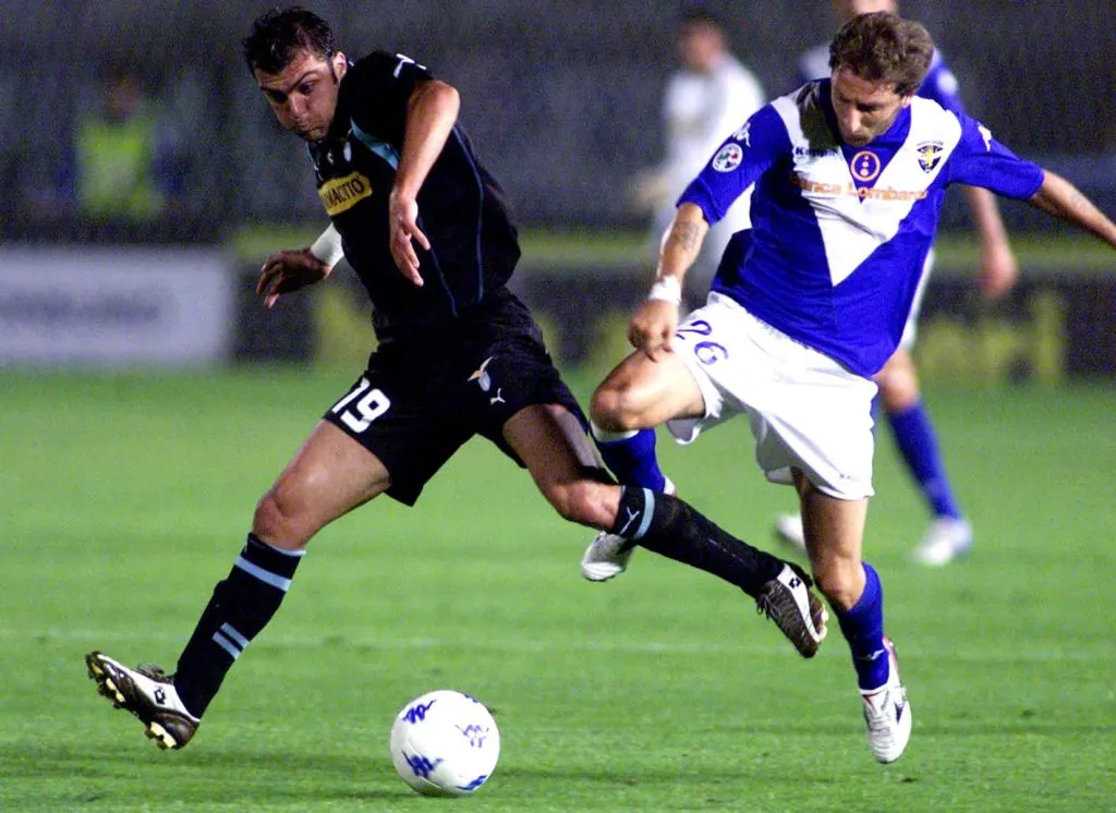 Goran Pandev ante Bachini. En este encuentro, el jugador de Brescia dio positivo de cocaína en el control antidoping. (Foto: Getty).