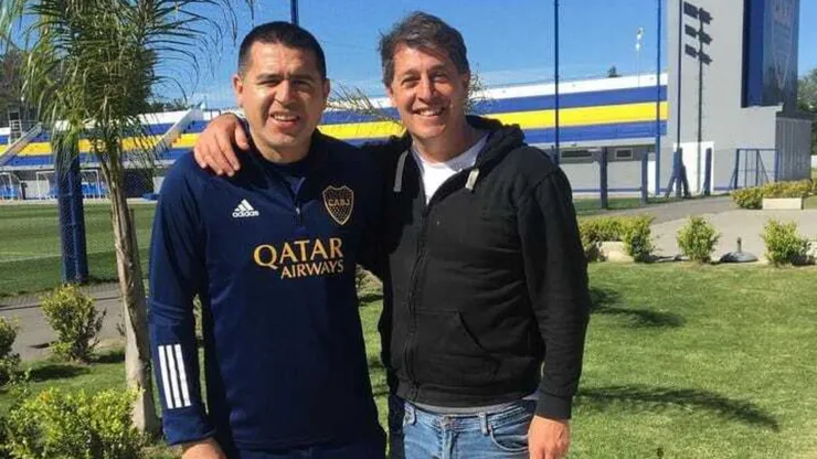 Emiliano Rey, junto a su ex compañero en Boca y ahora presidente, Juan Román Riquelme.