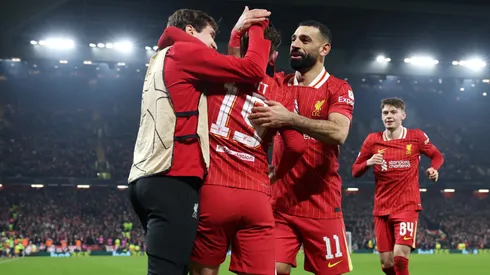 Mo Salah y varias figuras del Liverpool