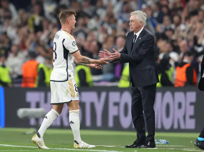 Ancelotti llamó a Kroos y logró que fiche por el Real Madrid.