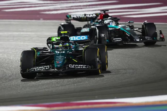 El incidente entre Alonso y Russell provocó un cambio en la seguridad de la pista.