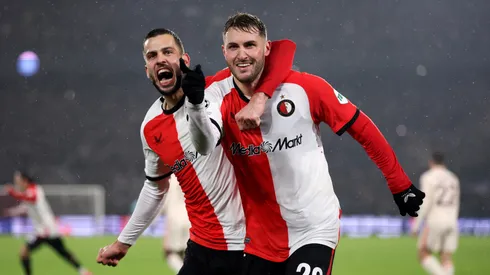 Santi Giménez, junto a David Hancko, en Feyenoord.