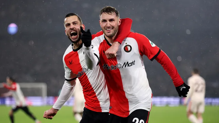 Santi Giménez, junto a David Hancko, en Feyenoord.