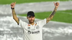 Neymar en su presentación en Santos.