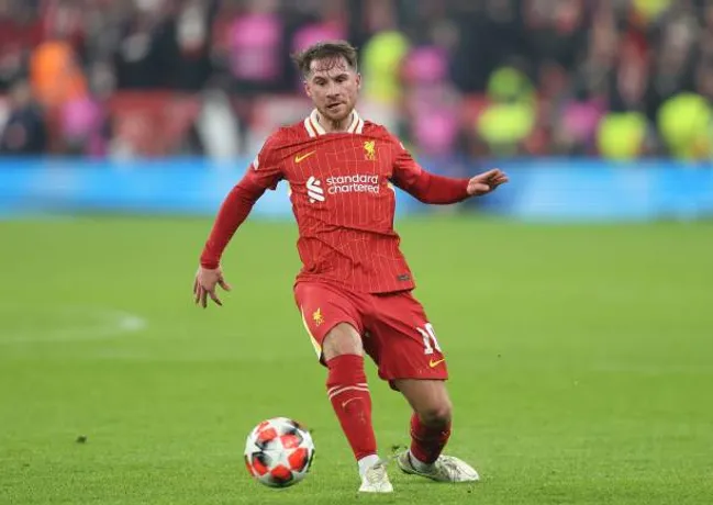 Alexis es el dueño del mediocampo del Liverpool.