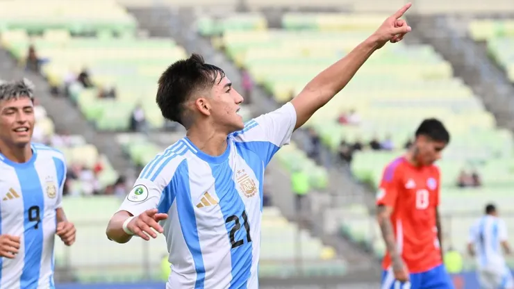Ian Subiabre celebrando un gol suyo en la Selección Argentina.