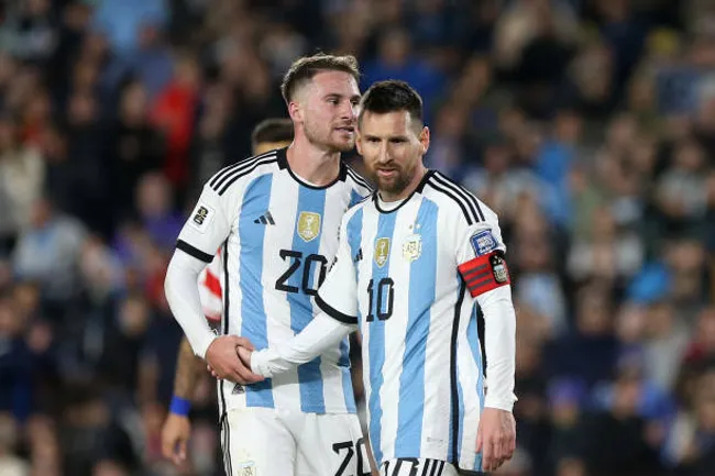 Messi, su ídolo, compañero y amigo.