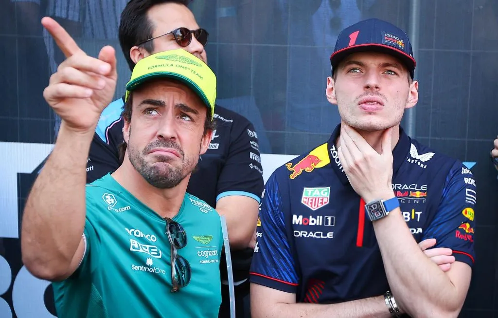 Alonso y Verstappen tendrán que encontrar un tercer piloto para completar el equipo.