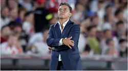 Marcelo Gallardo se lamenta.