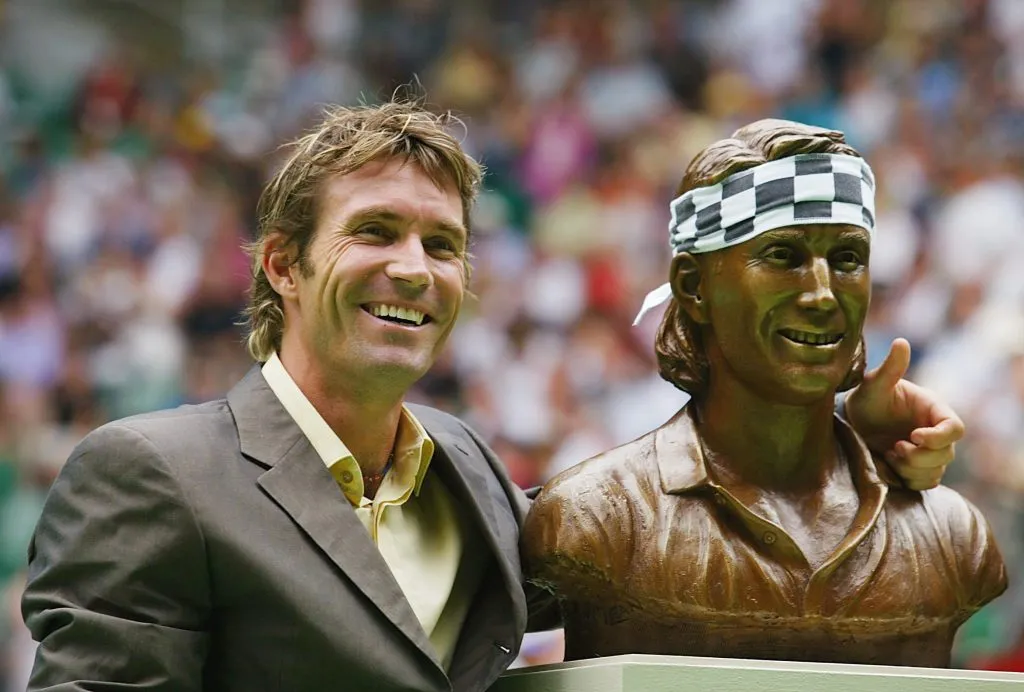 Pat Cash en la inauguración de su estatua en Melbourne en el año 2003. (Foto: Getty).