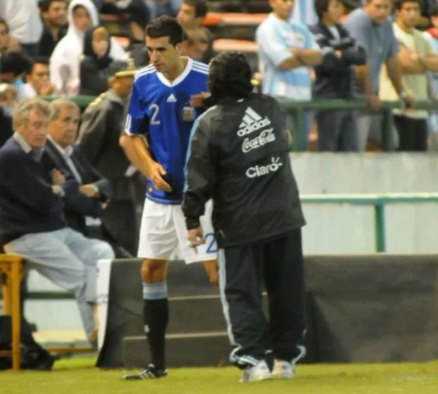 Echeverría fue titular en un amistoso ante Jamaica, el 10 de febrero de 2010.