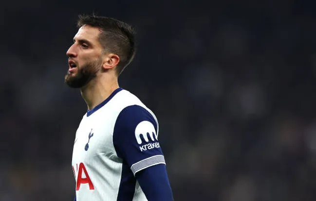 Bentancur se ganó las críticas de Carragher.