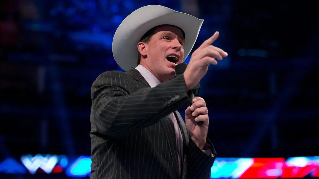 JBL pasó a ser comentarista y miembro del Salón de la Fama luego de retirarse del ring.