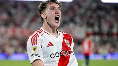 Facundo Colidio celebra su primer gol ante Independiente.