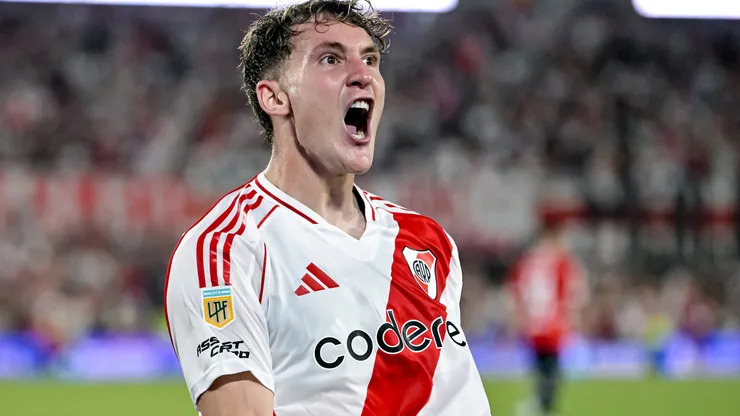 Facundo Colidio celebra su primer gol ante Independiente.
