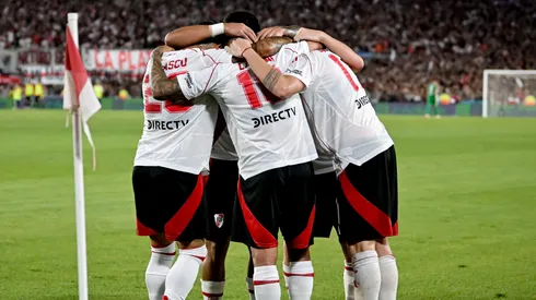 Los jugadores de River festejan el primer gol de Colidio.