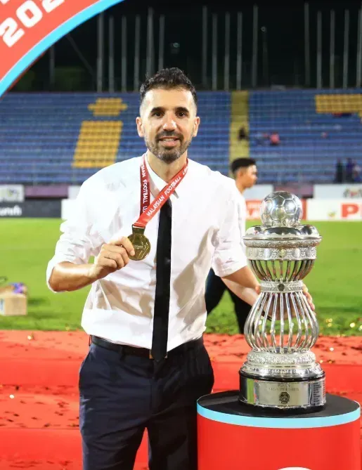 Echeverría se fue de Malasia con 26 victorias, 7 empates y 7 derrotas. Obtuvo el 78,83% de los puntos.