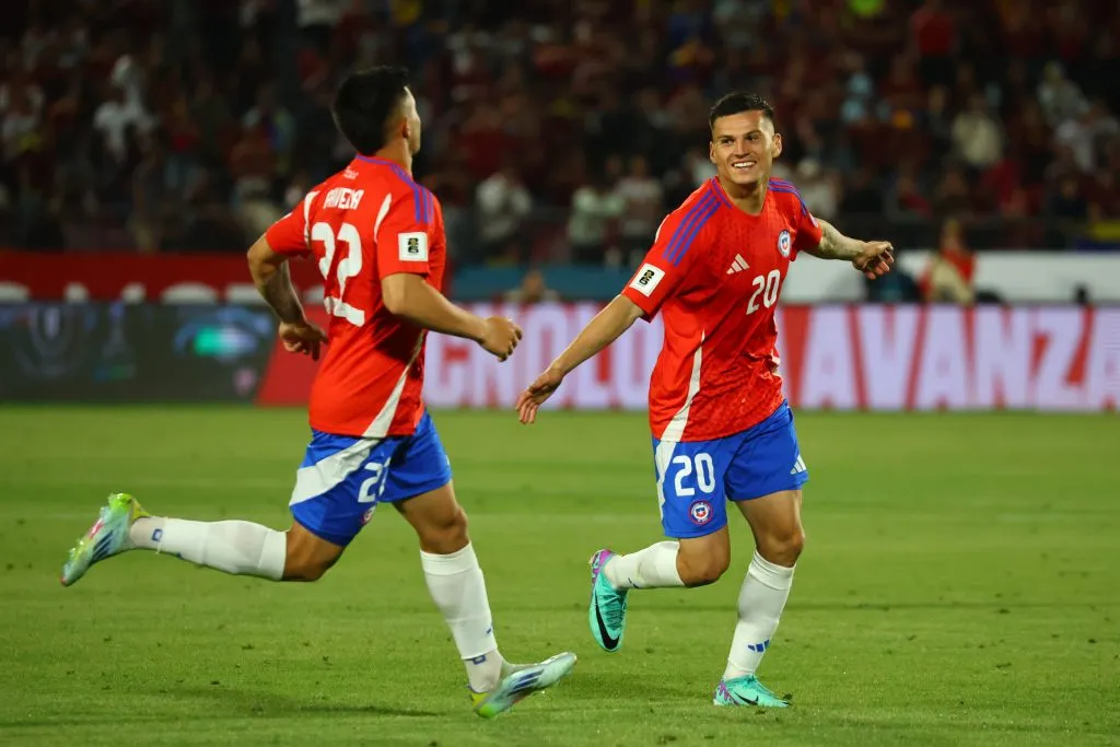 Lucas Cepeda jugando con la Selección de Chile.